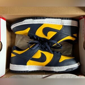 Nike Dunk Low (GS) - Size 7Y, varsity maize/ midnight navy
